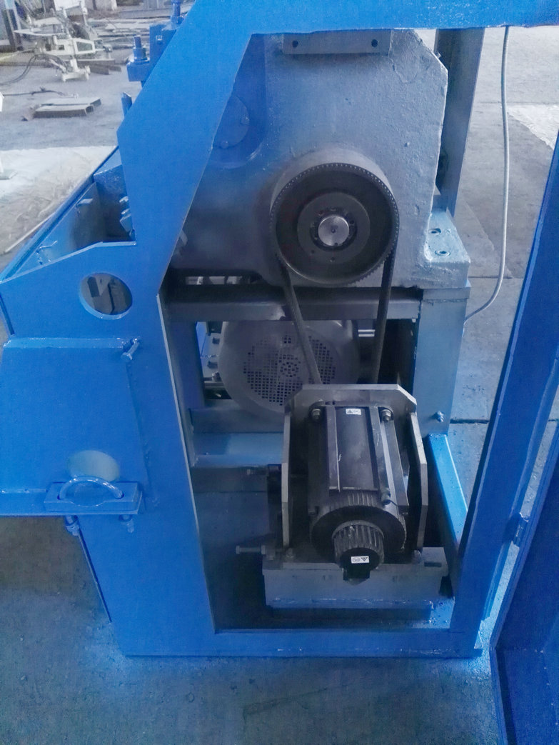 Reverse steel straightening machine